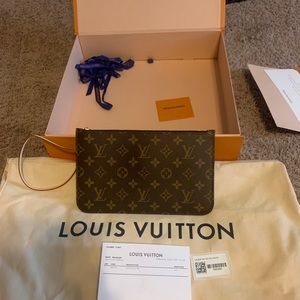 Louis Vuitton neverfull monogram pouch